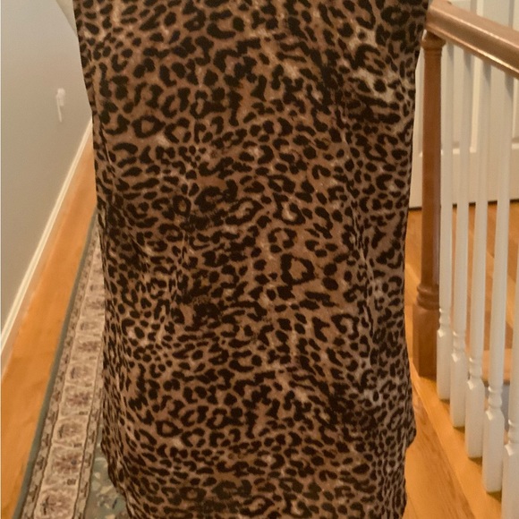 NWOT, 🔥SALE, BUY IT NOW🔥Woman’s animal print tunic top. Size medium. - Picture 6 of 8